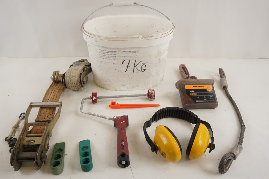 7kg Skruvsortiment, spännband mm. BC66