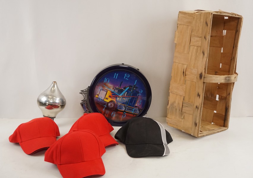 Barn väggklockan, korg, Flaggstångsknopp mm. D29