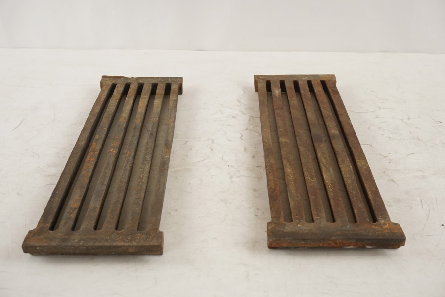 2st Gjutjärnsroster LBH 12x43x2cm 6,2kg. D98