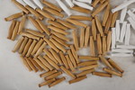 Miller´s Möbelhandtag i trä med mässing ringar. D103
