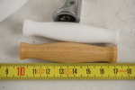 Miller´s Möbelhandtag i trä med mässing ringar. D103