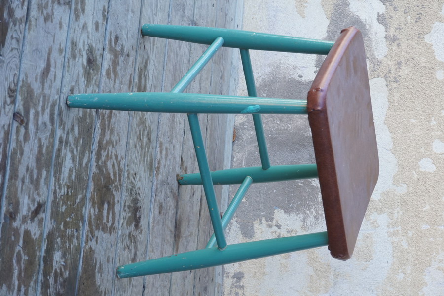 Lite pall gröna ben. B88