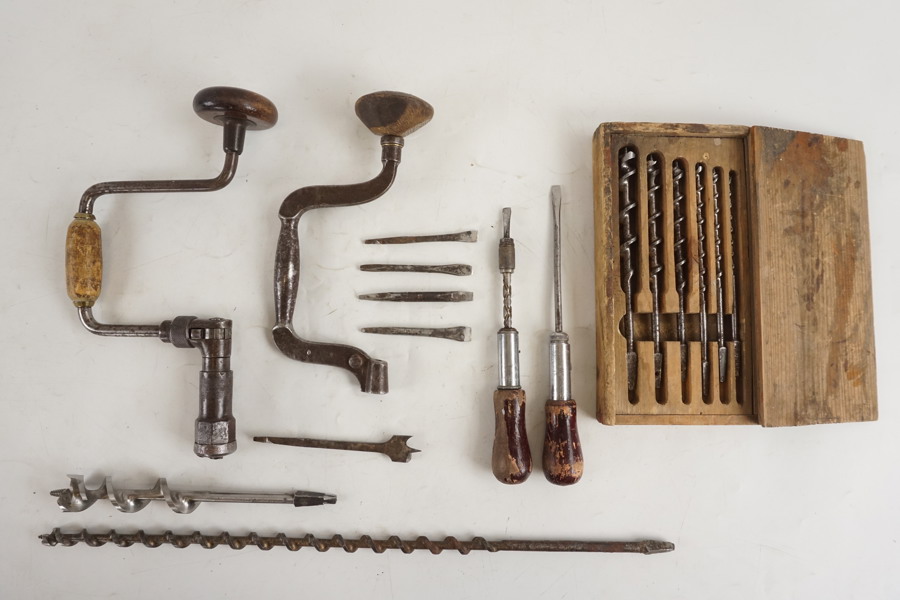 2st Vintage handborrmaskin mm. D117