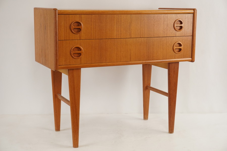 Hallbyrå med 2 lådor teak. B133