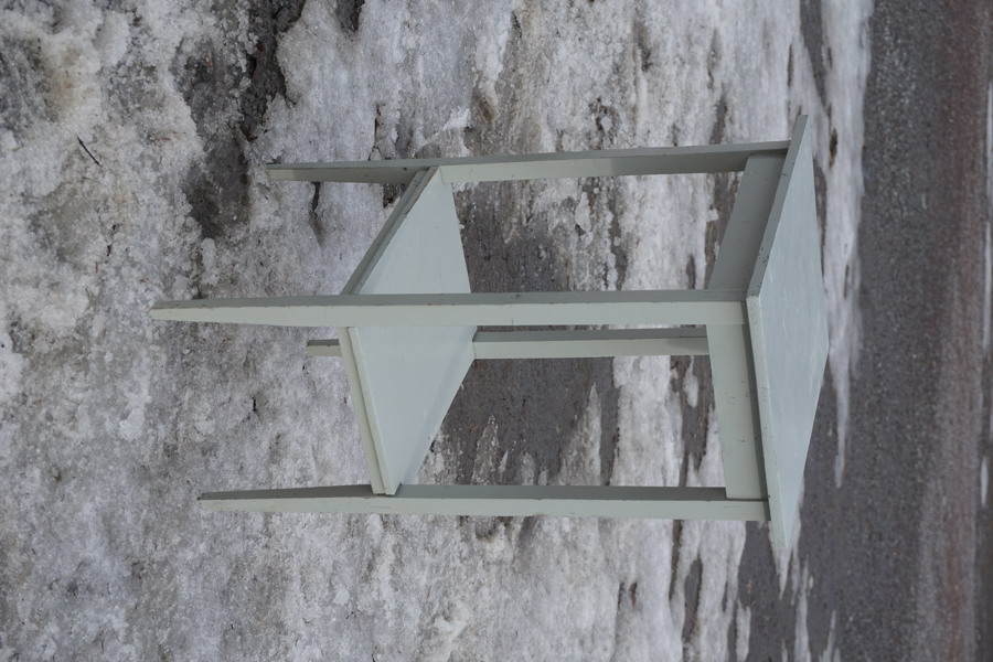 Sidobord/piedestal. B144