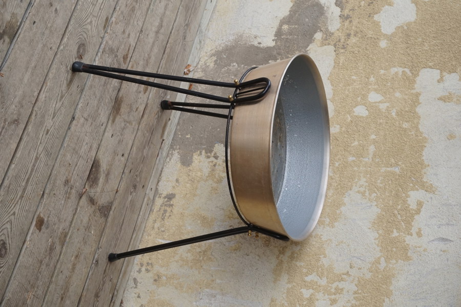 Blombord i metall, svart. B168