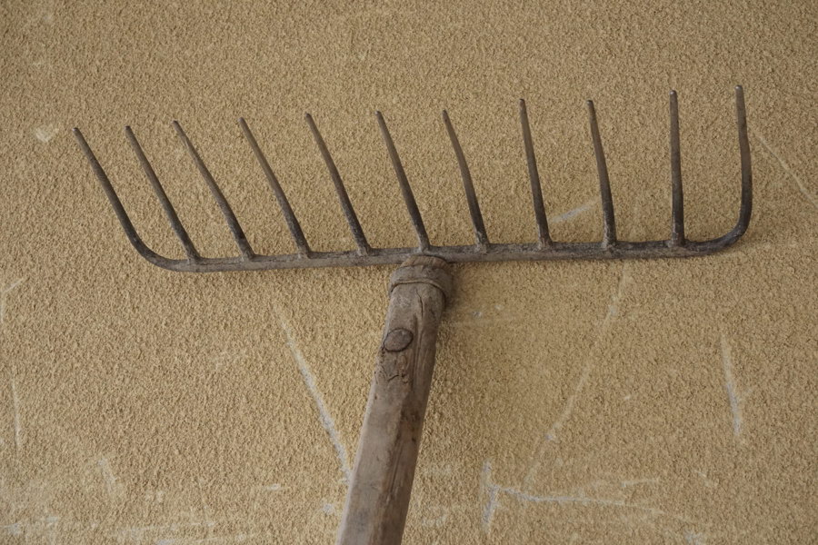 Äldre kratta i smide. B189