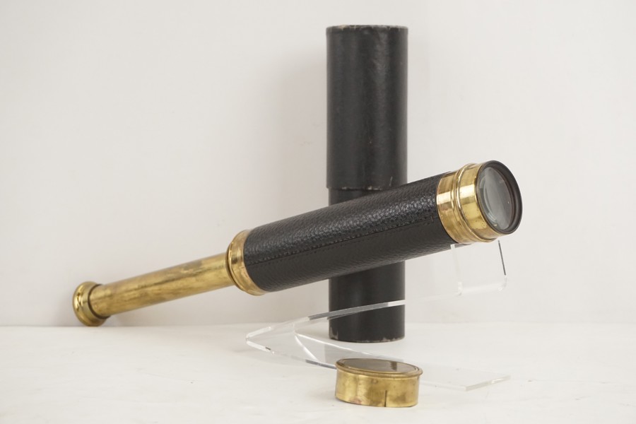 Tubkikare 25x Frankrike, i mässing. A115