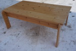 Soffbord i furu. B525/