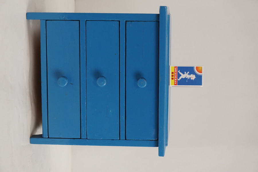 Liten förvaringslåda med lådor, blå. A126