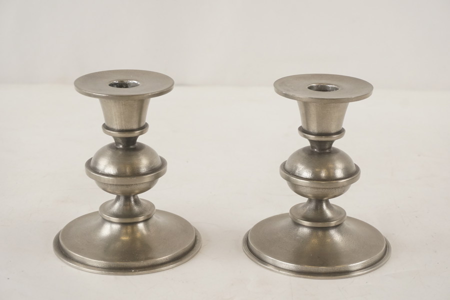 2st Ljusstakar i Gjutet tenn. A131