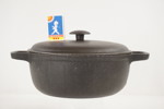Gryta med lock i gjutjärn. C21