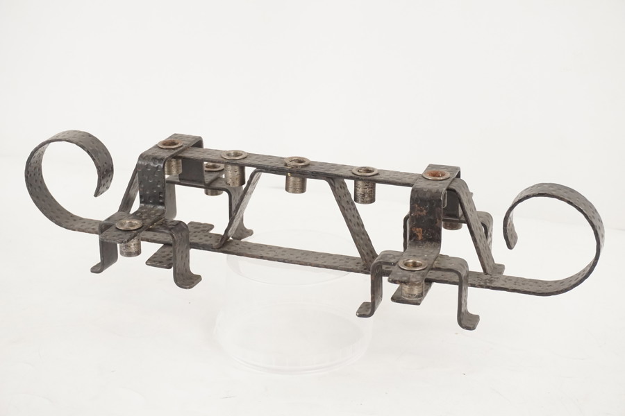 Ljusstake i smidesjärn. C29