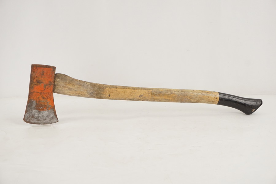 Sandvik yxa röd. B236