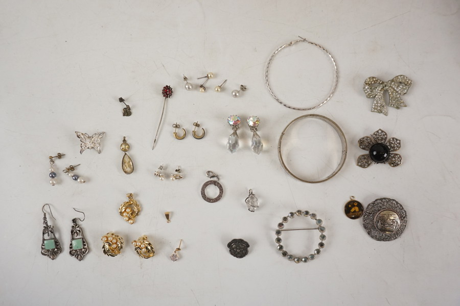 Örhängen, broscher mm. A2