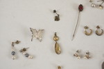 Örhängen, broscher mm. A2