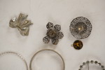 Örhängen, broscher mm. A2