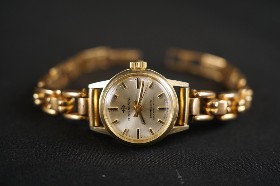 Continental Antimagnetic, armbandsur. A10