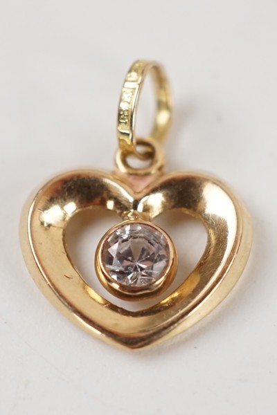 Guldhänge i form av ett hjärta med sten, 18K 0,95g. A25 
