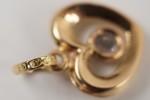 Guldhänge i form av ett hjärta med sten, 18K 0,95g. A25
