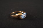 Guldring med sten 18k 2,8g. A26