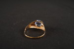 Guldring med sten 18k 2,8g. A26