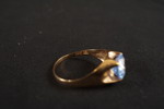 Guldring med sten 18k 2,8g. A26