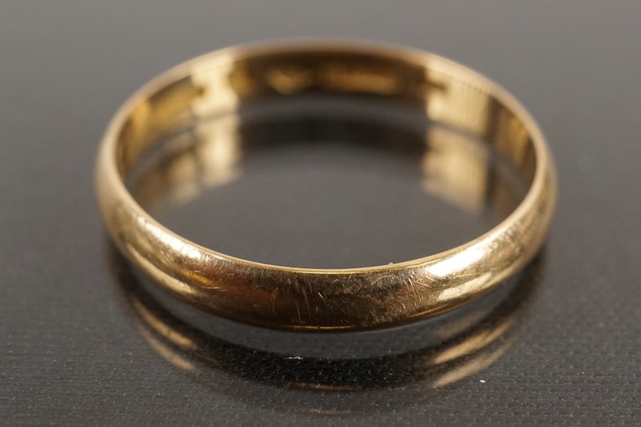 Guldring 18k 4,4g. A32