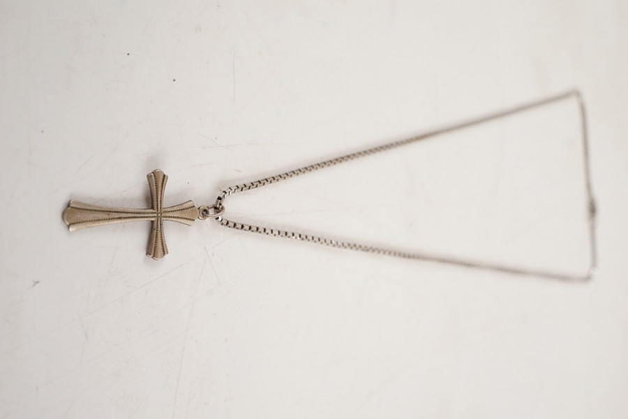 Halsband med korshänge i silver 835 - 6,5g. A41