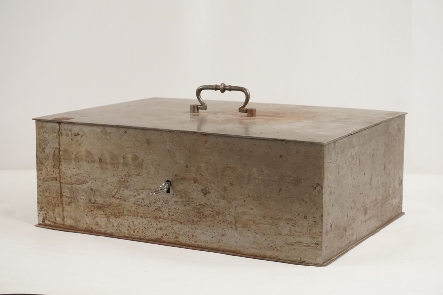 Säkerhetslåda i metall. D1