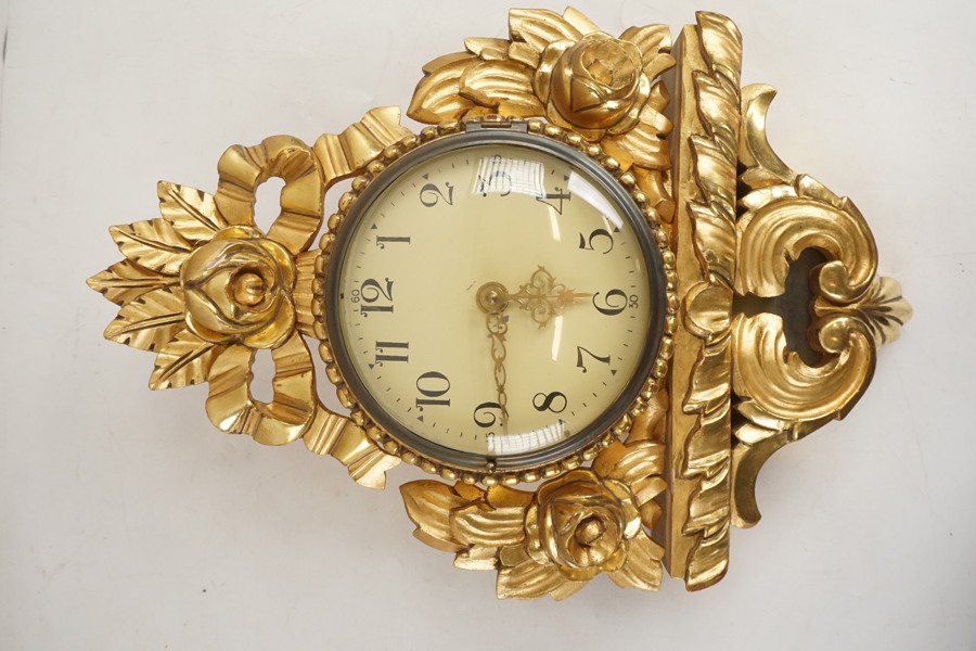 Väggpendyl i trä. M5