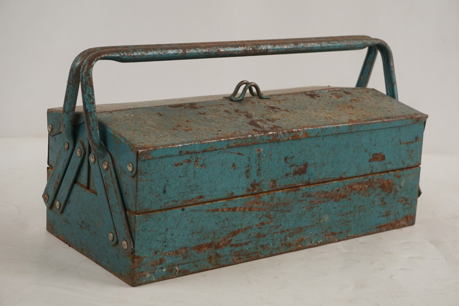 Vintage verktygslåda i plåt, blå. D30