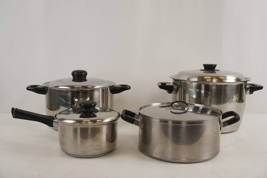 4st Kastruller med lock. BC51