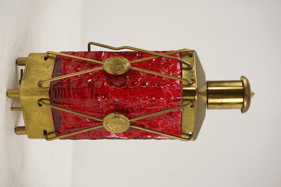 Svensk Flaska med speldosa, röd. G57