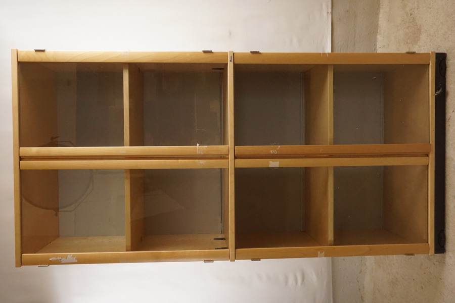 Kinnarps vitrinskåp. B64 