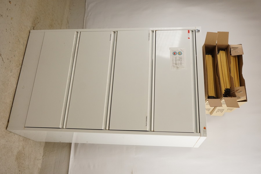 Hängmappsskåp mm. B112