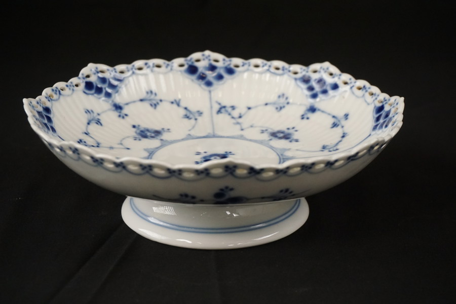 Musselmalet, Royal Copenhagen, skål på fot. G69