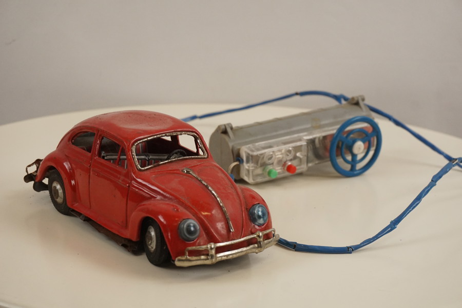 Fjärrstyrd Bandai Volkswagen, vintage leksaker i plåt. A153