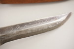 Jaktkniv med handtag i masurbjörk. C28