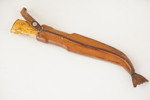 Jaktkniv med handtag i masurbjörk. C28