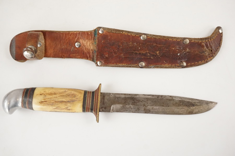 Jaktkniv med handtag i horn. C32