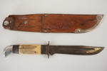 Jaktkniv med hornhandtag. C46