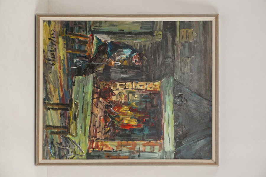 Man framför en öppen spis 41x49cm. M42