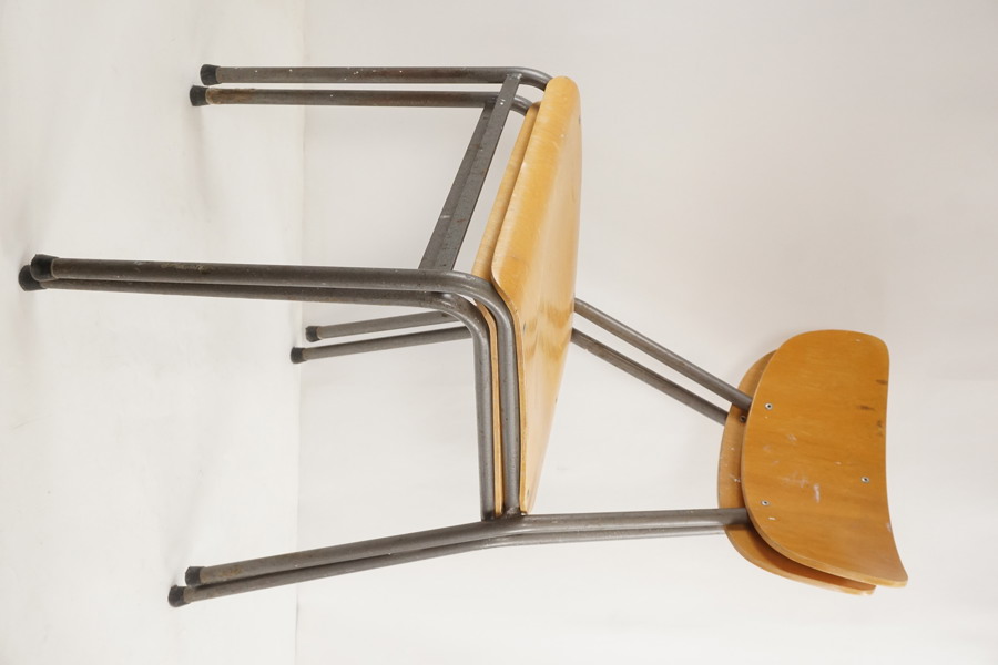 2st Vintage skolstolar. B133