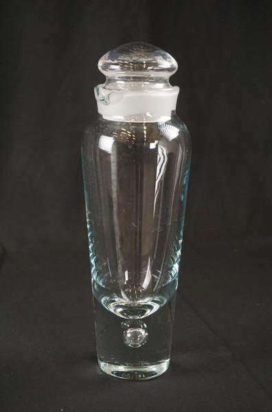 Vicke Lindstrand, Kosta, karaff. G77