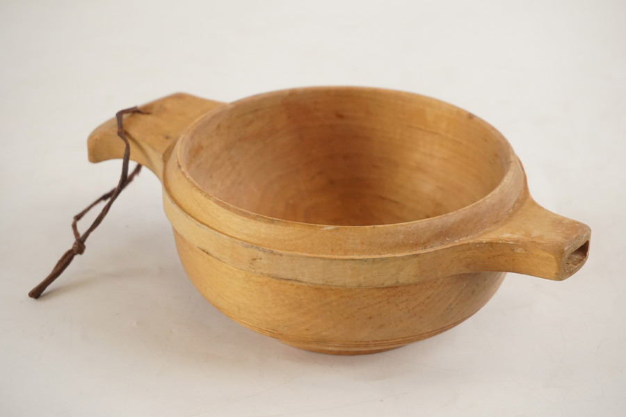 Stor kåsa/kanna i trä. A226