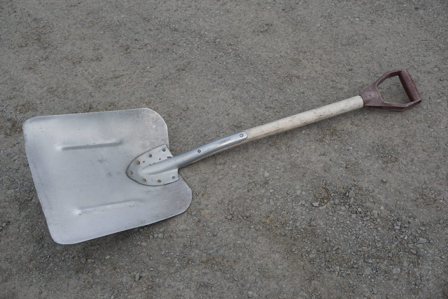 Vintage spade. B195