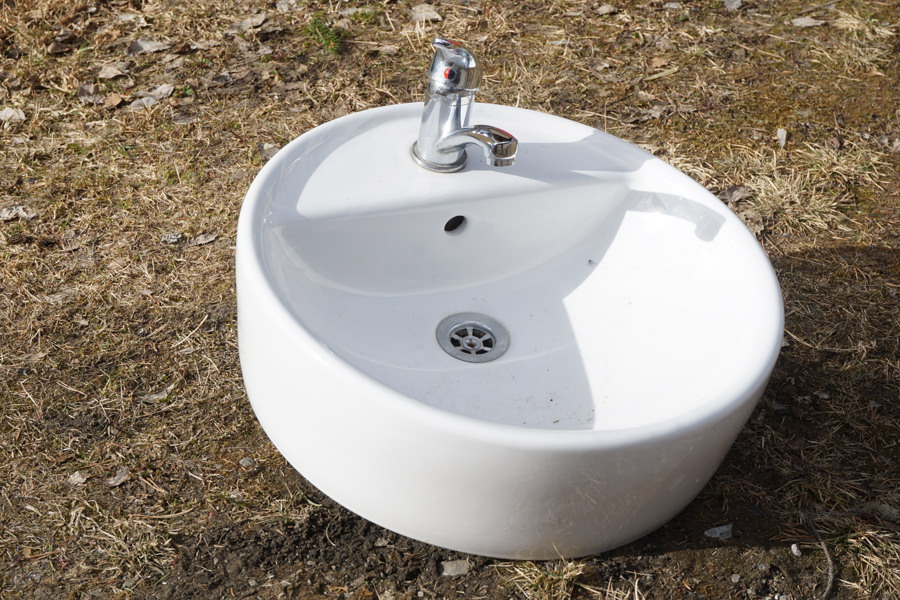 Rond handfat & IKEA blandare. B196 