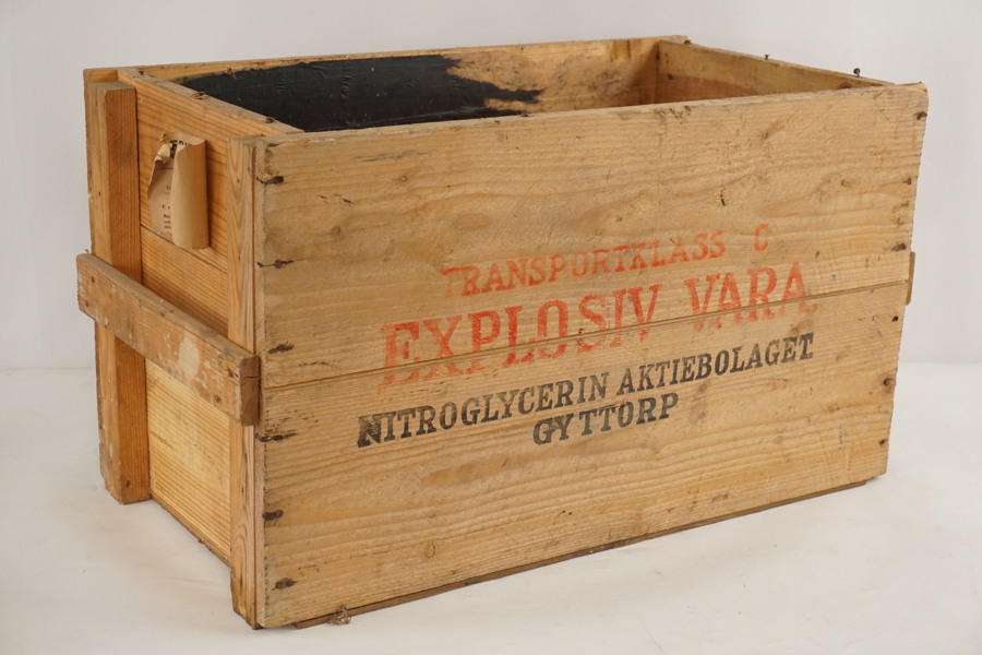 Explosiv Vara, Trälåda. B208