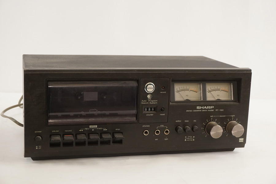 Sharp RT-1122H stereokassettbandspelare. BC259